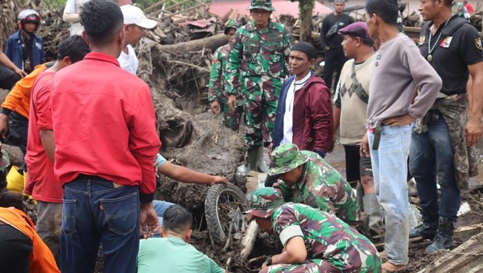 Korban banjir bandang di Sumbar bertambah menjadi 27 orang