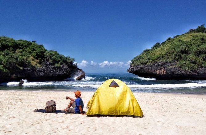 Camping di pantai