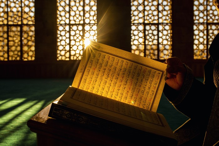 Surat Al Mulk dan Artinya Bisa Diamalkan Sebelum Tidur