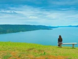 Indahnya Danau Toba Dari Bukit Senyum Mutong, Buat Pikiran Kembali Fresh