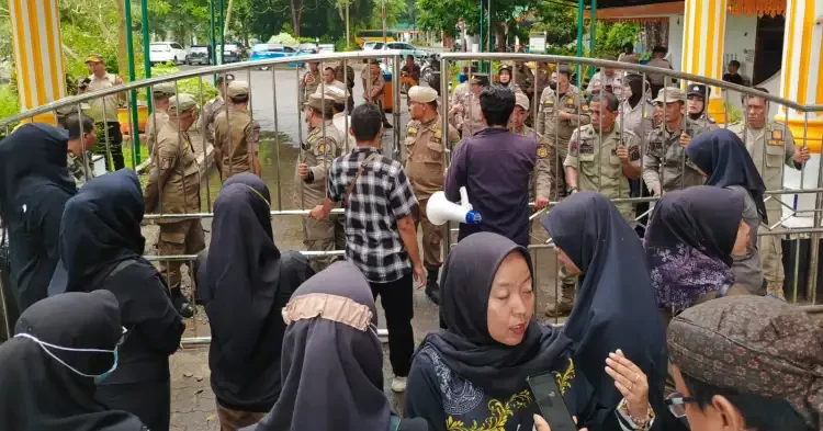 Guru Gagal PPPK Kembali Geruduk Kantor Bupati Langkat