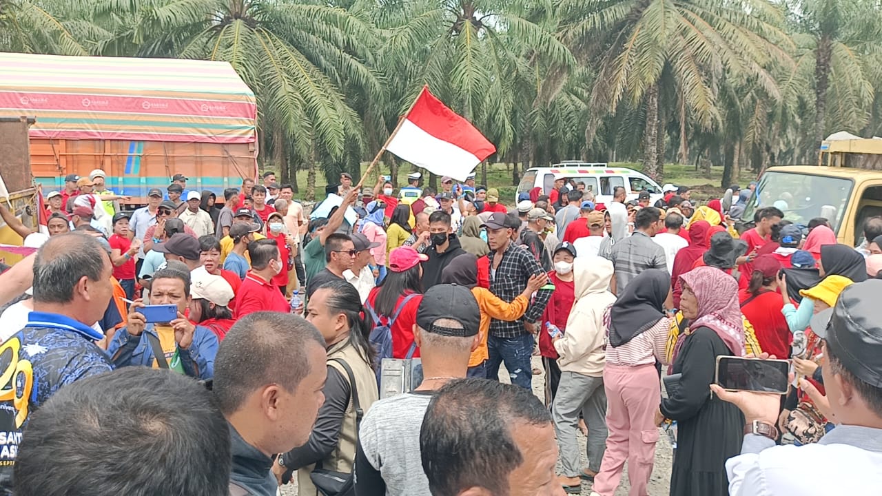 Unras di PN Seirampah, Forum Perjuangan Tanah Kota Galuh Minta Batalkan Konstatering