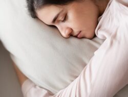 Tidur tanpa Bantal Bagus untuk Kesehatan?