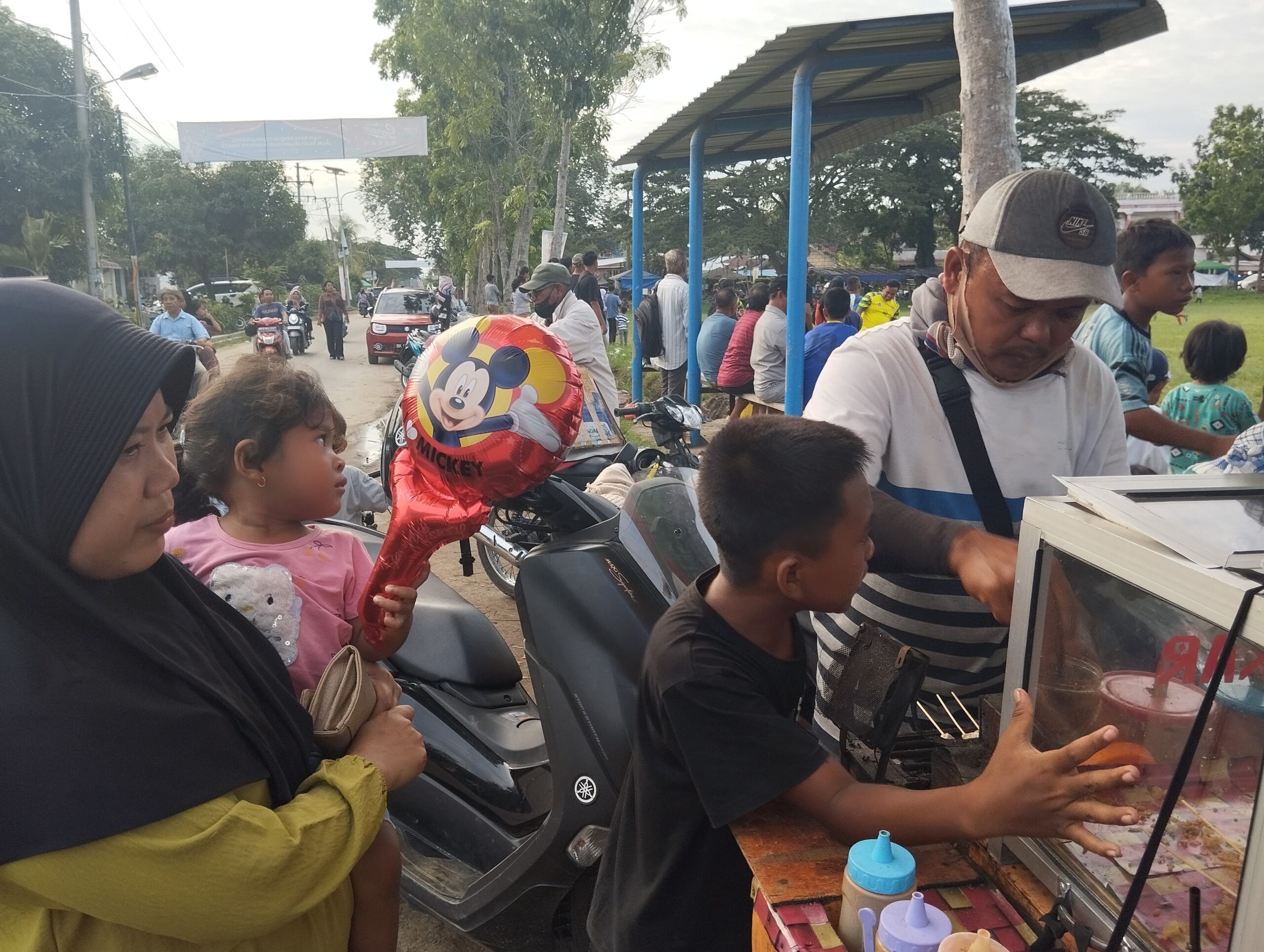 Berkah Turnamen Sepakbola Piala DAMBAAN, Pedagang Bakso Bakar Akui 1 Jam Habis 600 Tusuk