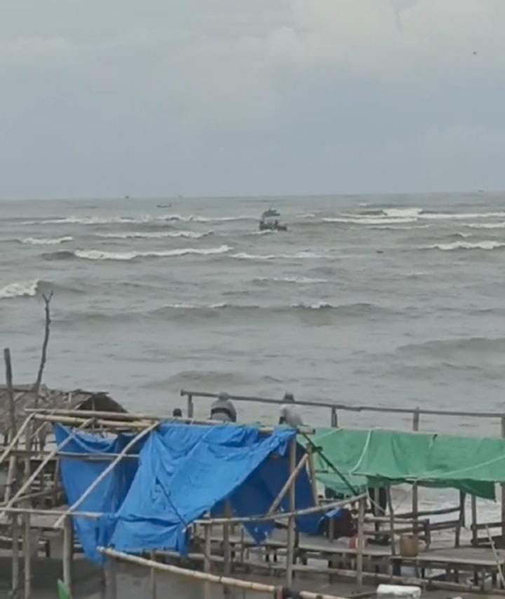 Nelayan Selamat dari Ombak Besar, Satu Meninggal di Laut Sialang Buah