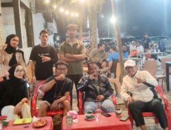 Darma Wijaya Nobar Bareng Warga, Buktikan Kesederhanaan dan Dukungan pada UMKM