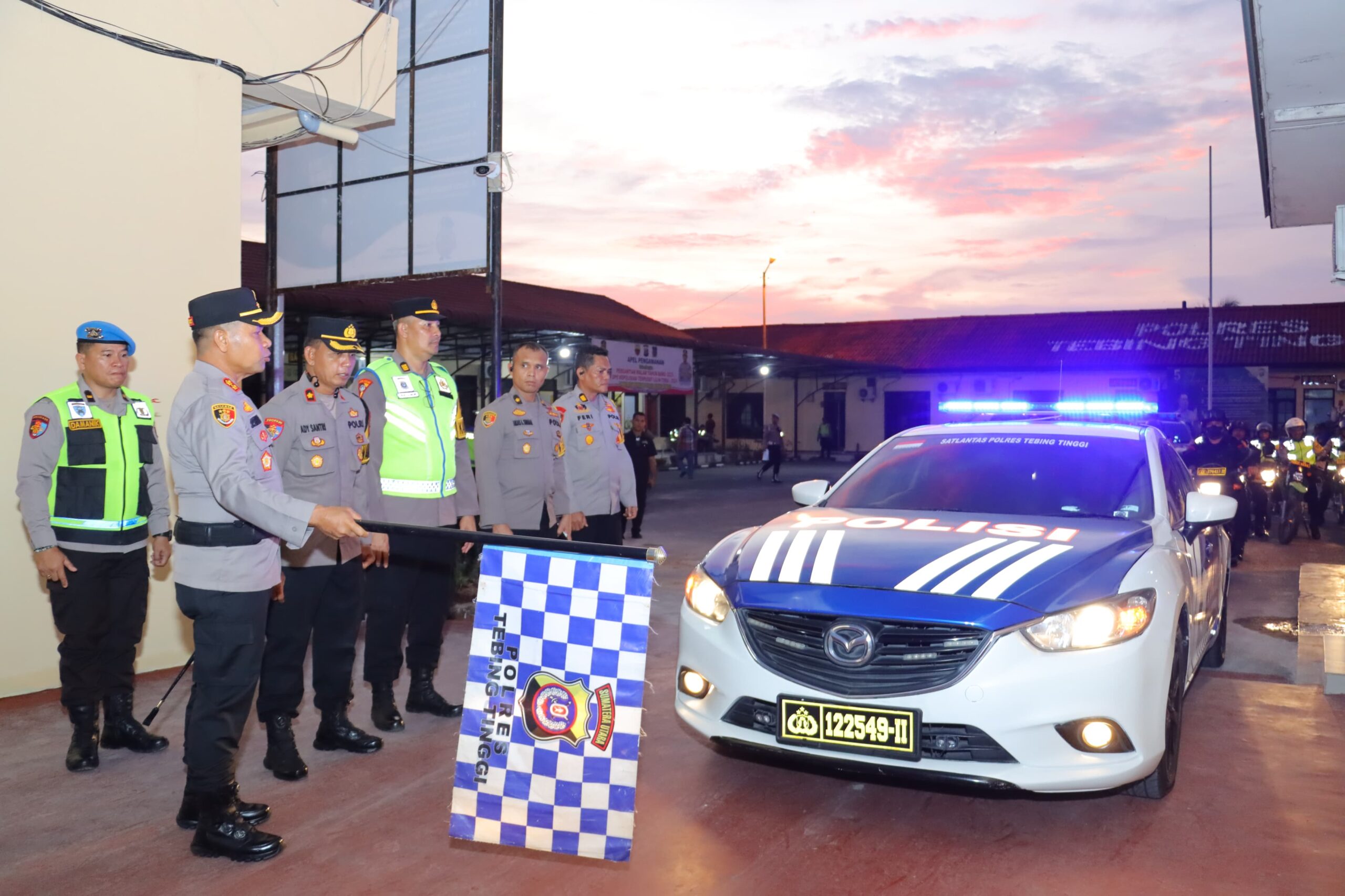 Kapolres Tebing Tinggi Pimpin Patroli Skala Besar Pengamanan Malam Tahun Baru