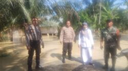 Polsek Sipispis Bantu Warga Terdampak Banjir di Desa Simalas