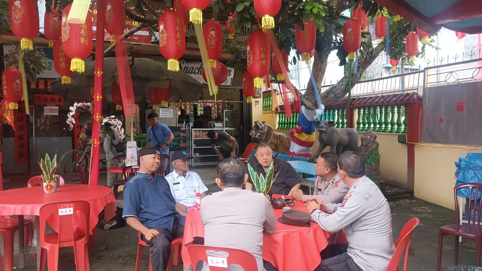 Sambut Tahun Baru Imlek, Sat Binmas Polres Tebing Tinggi Sambangi Vihara Avaloikitesvara