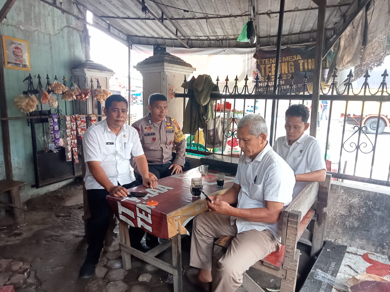 Sampaikan Pesan Kamtibmas, Polsek Rambutan Sambangi Warga