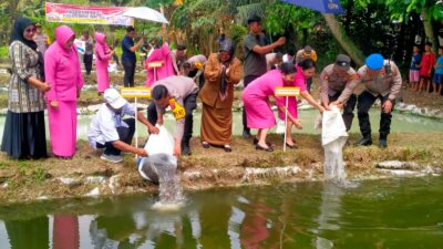 Kapolres Tebing Tinggi Kunker ke Polsek Tebing Tinggi dan Tabur Bibit Ikan Lele di Desa Kuta Baru