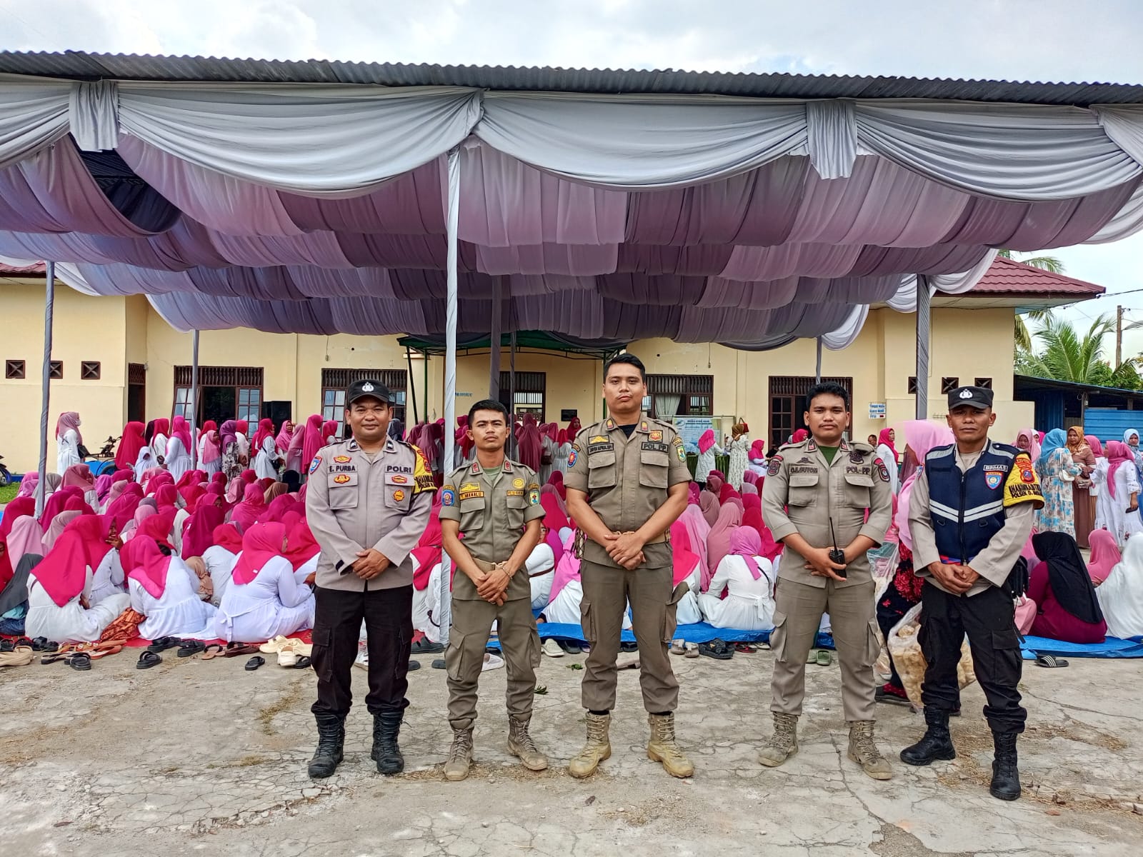 Polsek Dolok Merawan Beri Pengamanan Pengajian MT Muslimah Dambaan