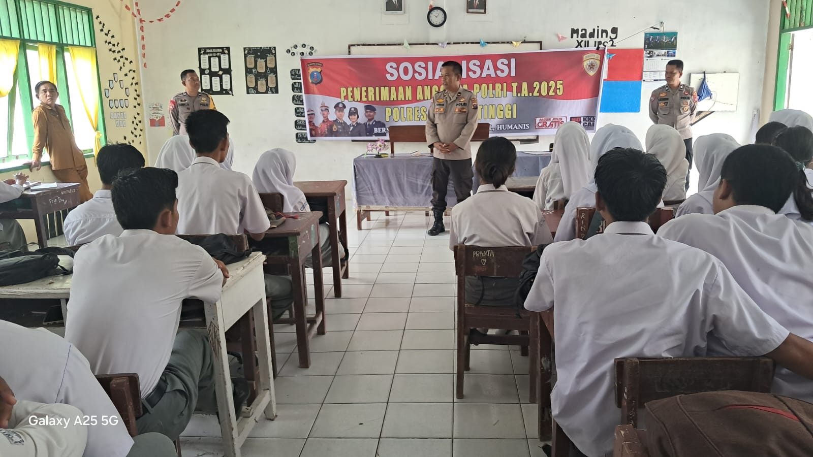 Sat Binmas Polres Tebing Tinggi Sosialisasi Penerimaan Polri di SMA N 1 Paya Lombang