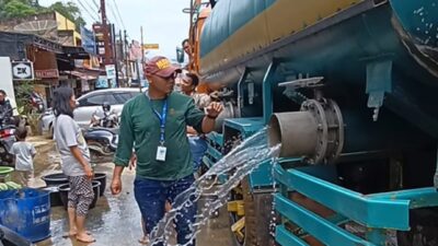 RSI Sigap Bantu Korban Banjir Bandang Parapat dengan Pasokan Air Bersih