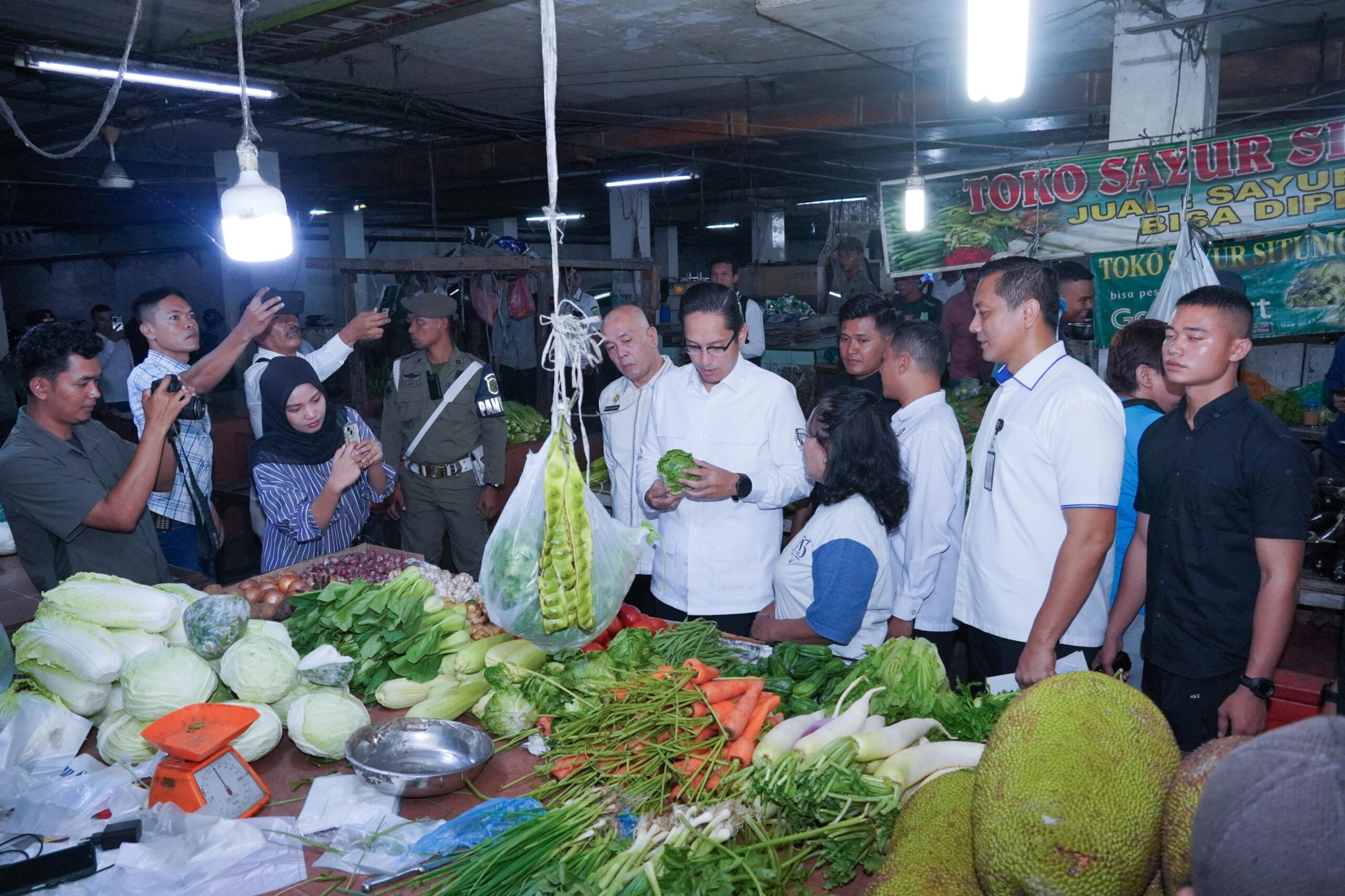 Wali Kota Medan Pantau Harga Bahan Pokok di Pasar Petisah, Soroti Lonjakan Cabai dan Bawang