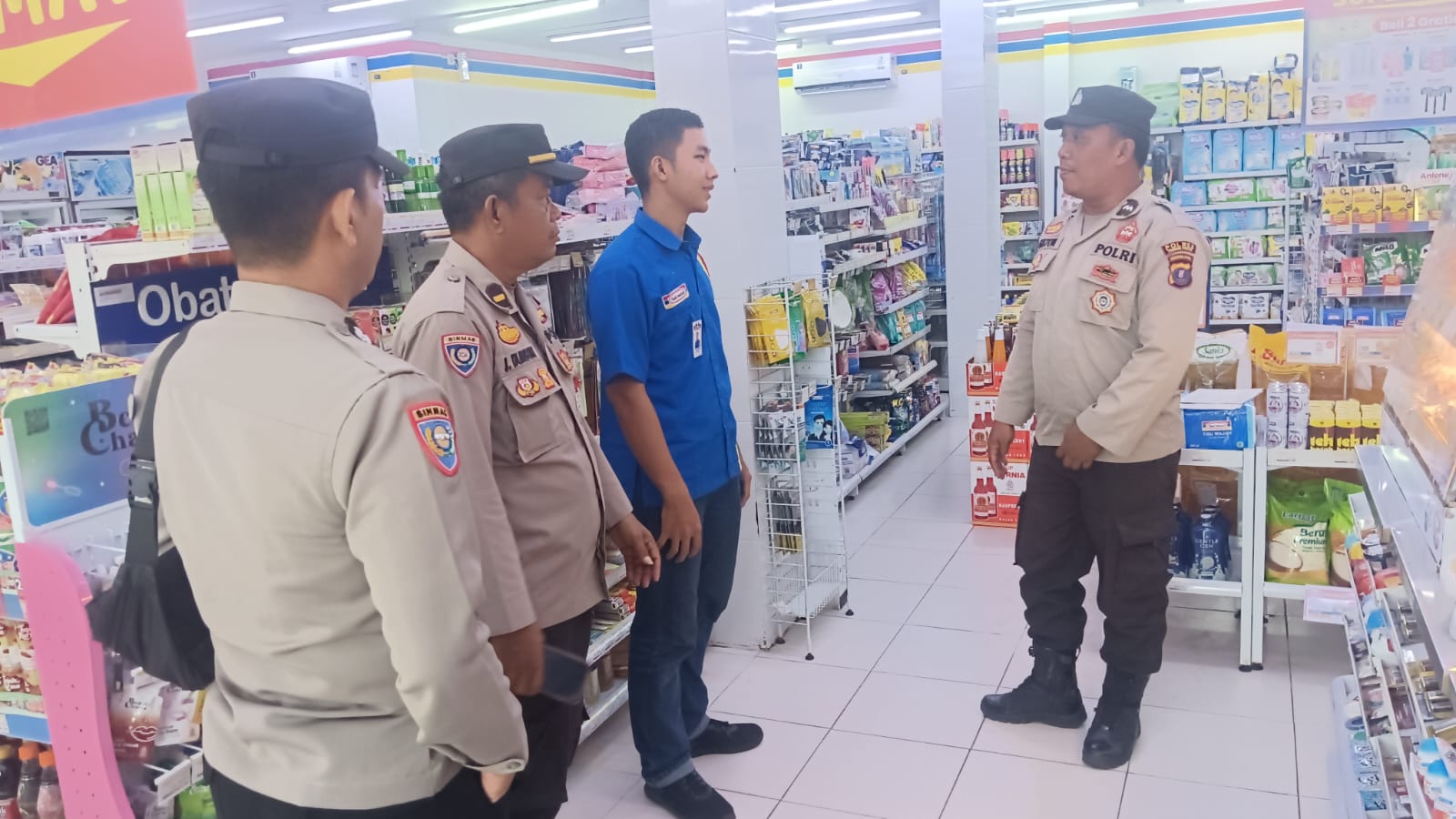 Sambang di Indomaret, Polres Tebing Tinggi Ingatkan Karyawan Untuk Jaga Keamanan