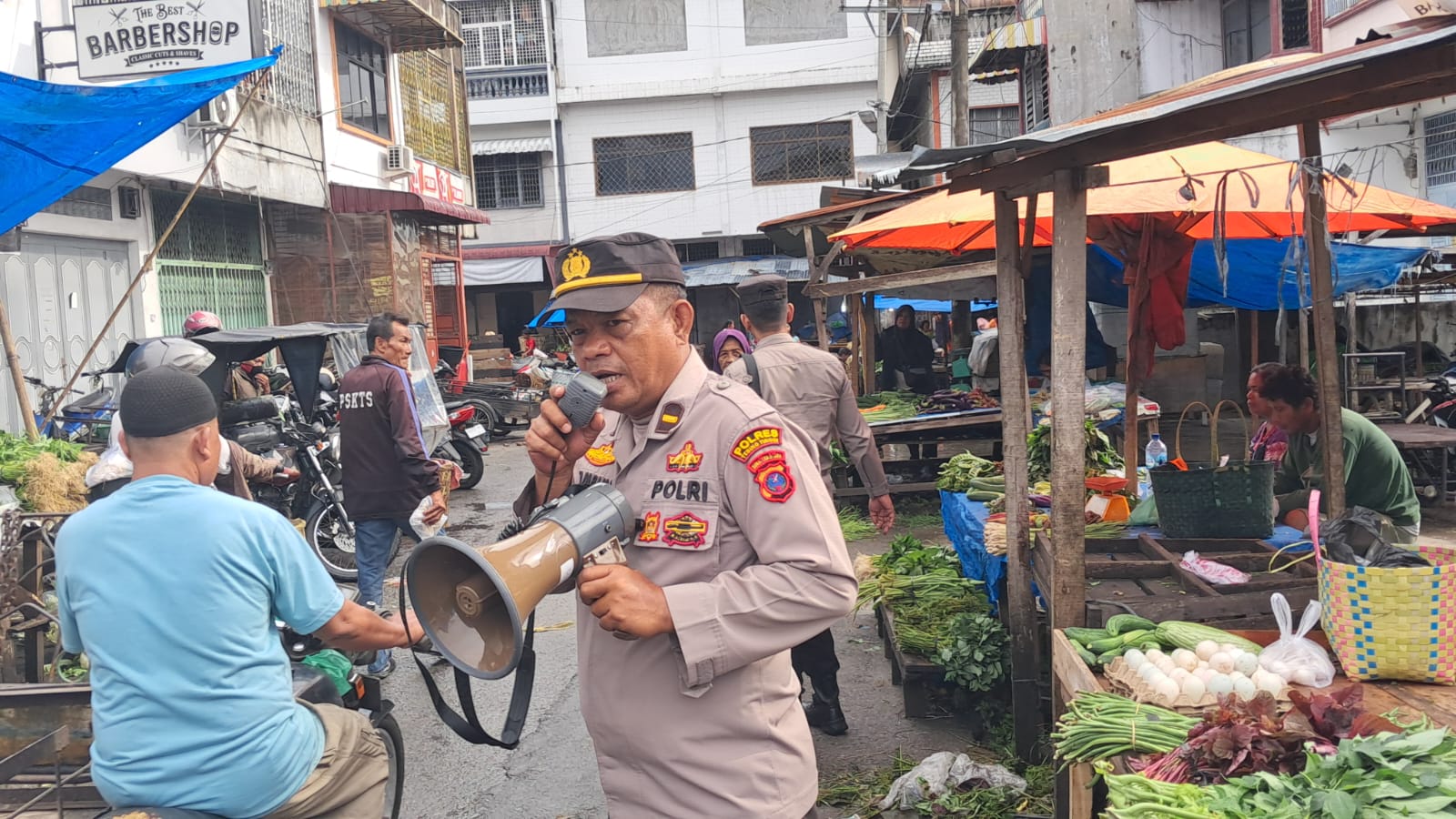 Sambangi Pedagang, Sat Binmas Polres Tebing Tinggi Sampaikan Pesan Kamtibmas