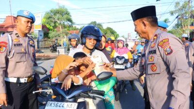 Semarak Ramadhan, Polres Tebing Tinggi Baksos Berbagi Takjil Jelang Berbuka