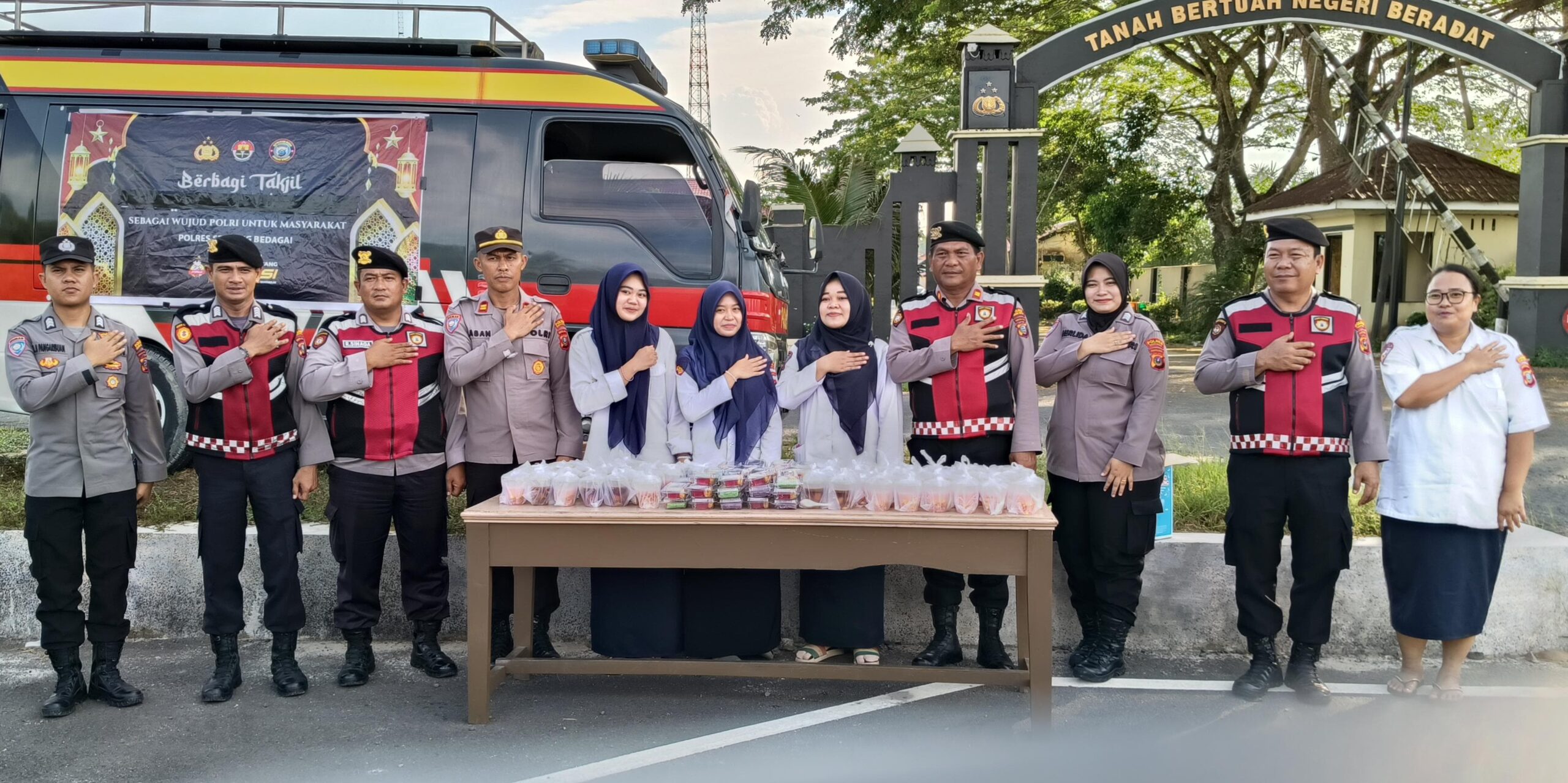 Polres Sergai Tebar 150 Takjil, Imbau Tertib Lalin