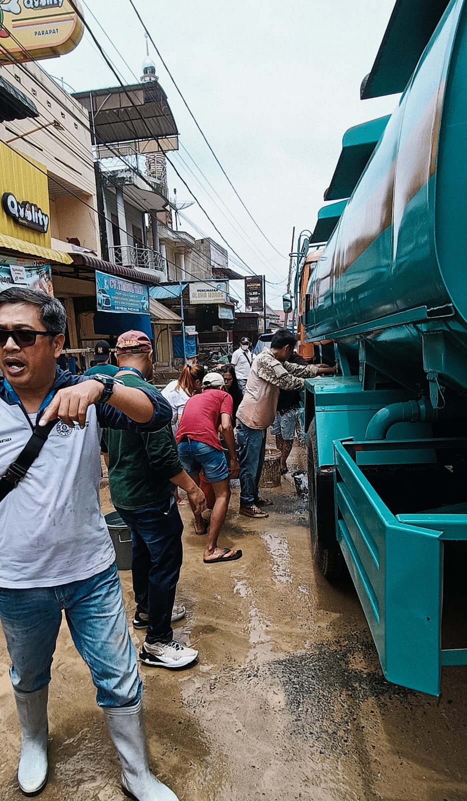 RSI Sigap Bantu Korban Banjir Bandang Parapat dengan Pasokan Air Bersih