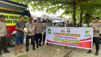 Polres Tebing Tinggi Berbagi Takjil di Ramadhan Penuh Keberkahan, Masyarakat Senang dan Apresiasi