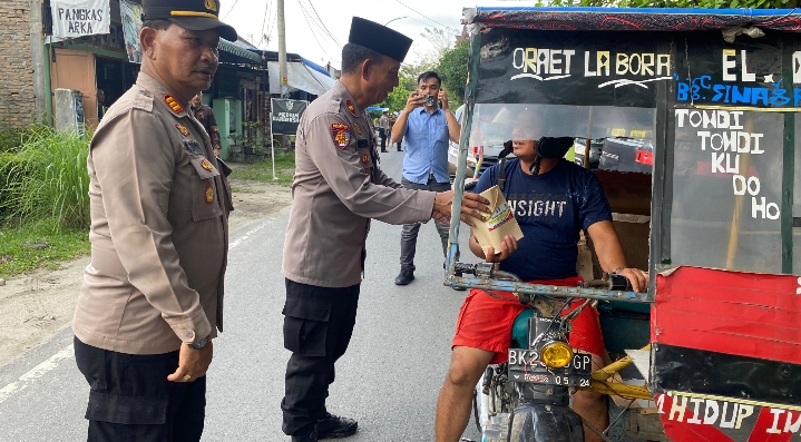 Polres Tebing Tinggi Berbagi Takjil di Ramadhan Penuh Keberkahan, Masyarakat Senang dan Apresiasi